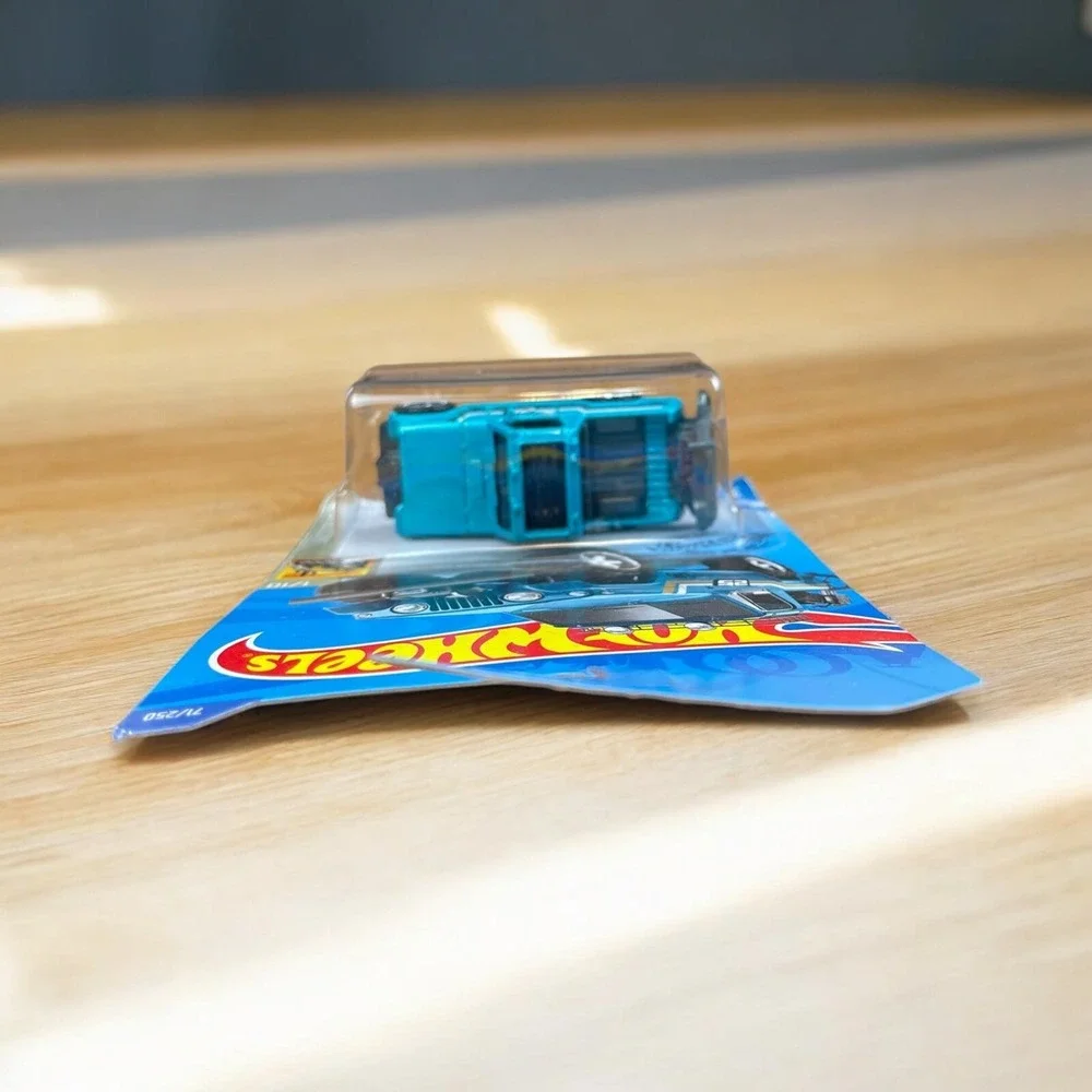 Hotwheels Baja Blazers '67 Jeepster Commando & Hi-Beam Diecast